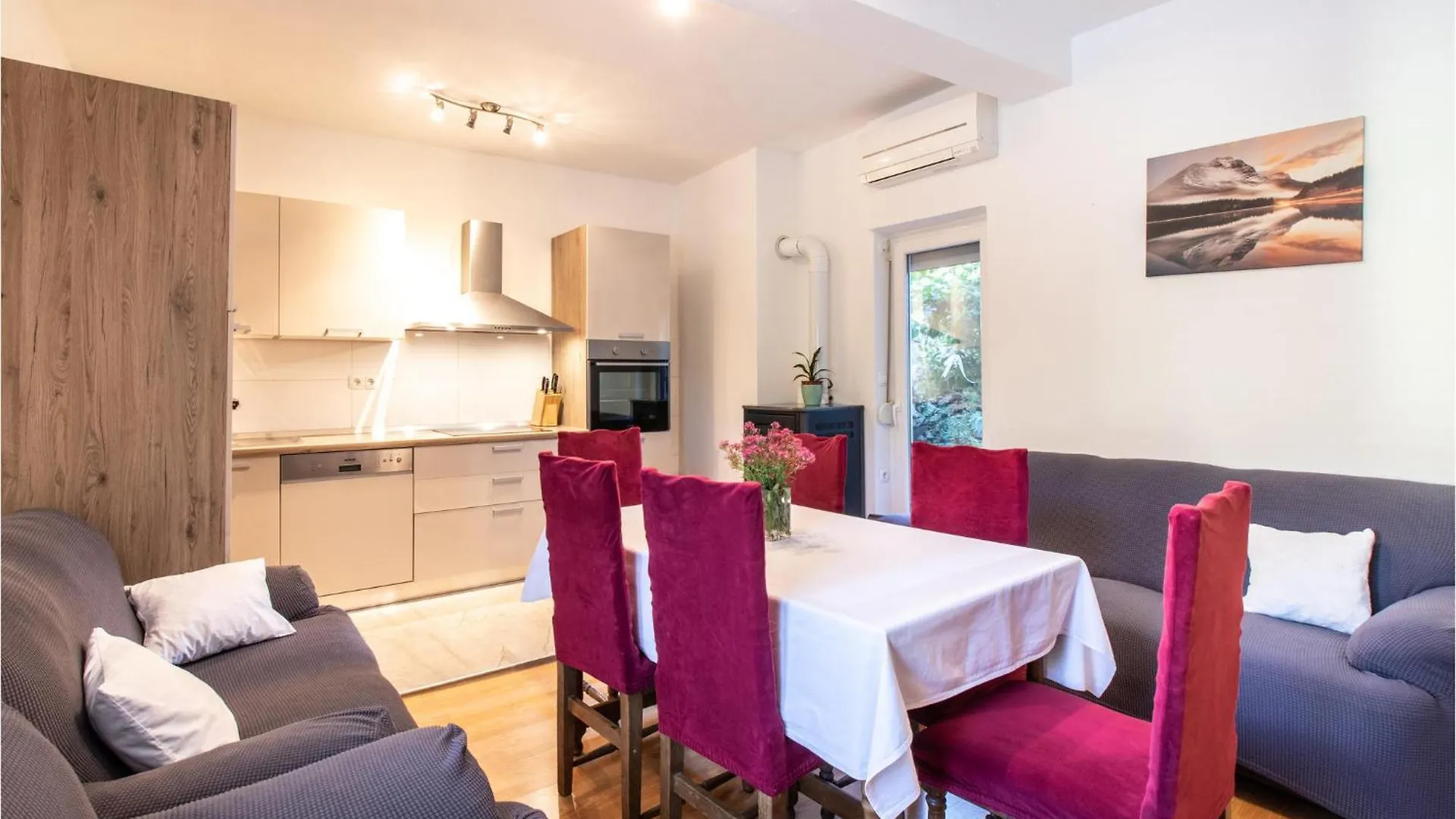 Διαμέρισμα 3 Bedroom Stunning Home In Modric Rovanjska