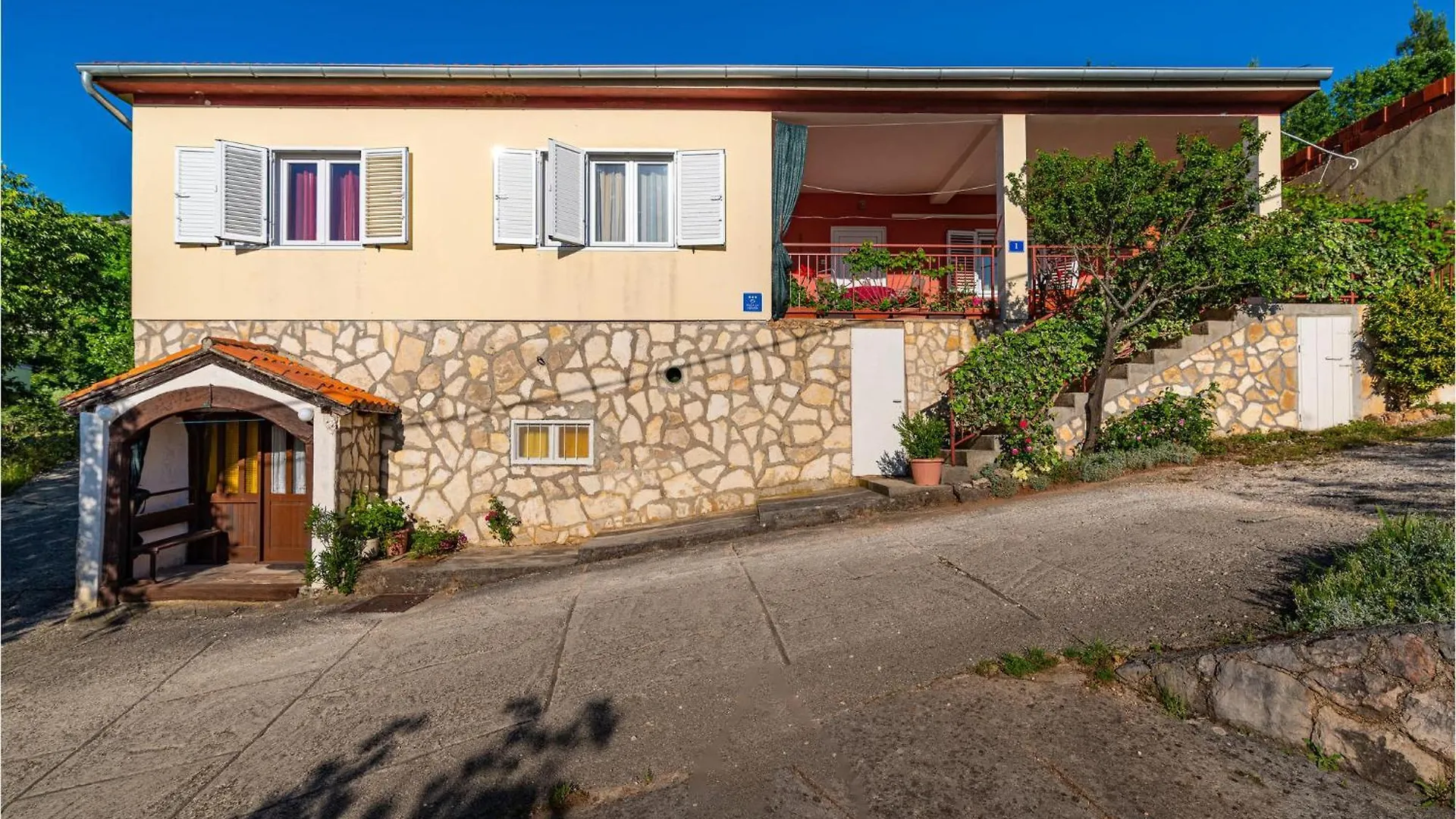 Διαμέρισμα 3 Bedroom Stunning Home In Modric Rovanjska